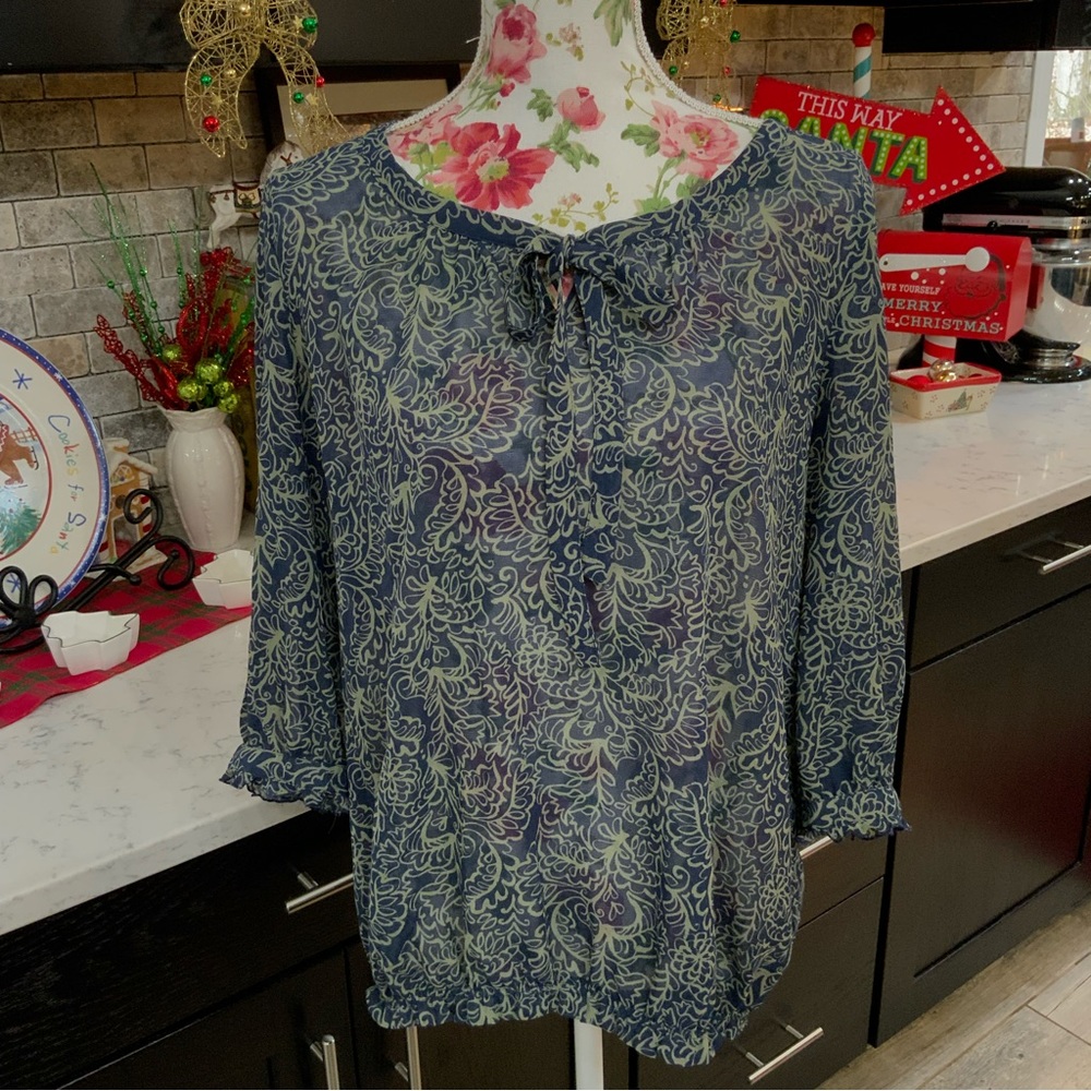 Banana Republic Factory Sheer Blouse
Size Large
Blue Green Print